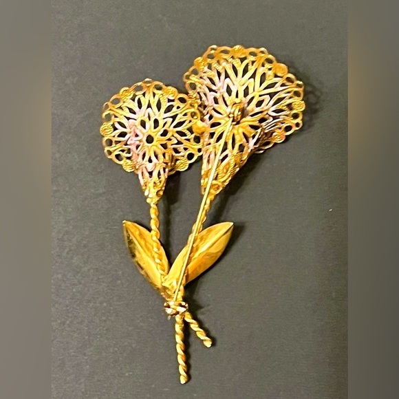 Gold-Tone Enamel Brooch/Pin Light Pink Flowers and Yellow Leaves, 3”L x 1.5”W - Picture 2 of 6
